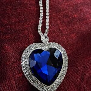 Elegant Blue Heart Pendant Necklace